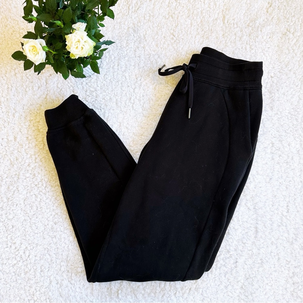 Black Lululemon scuba joggers